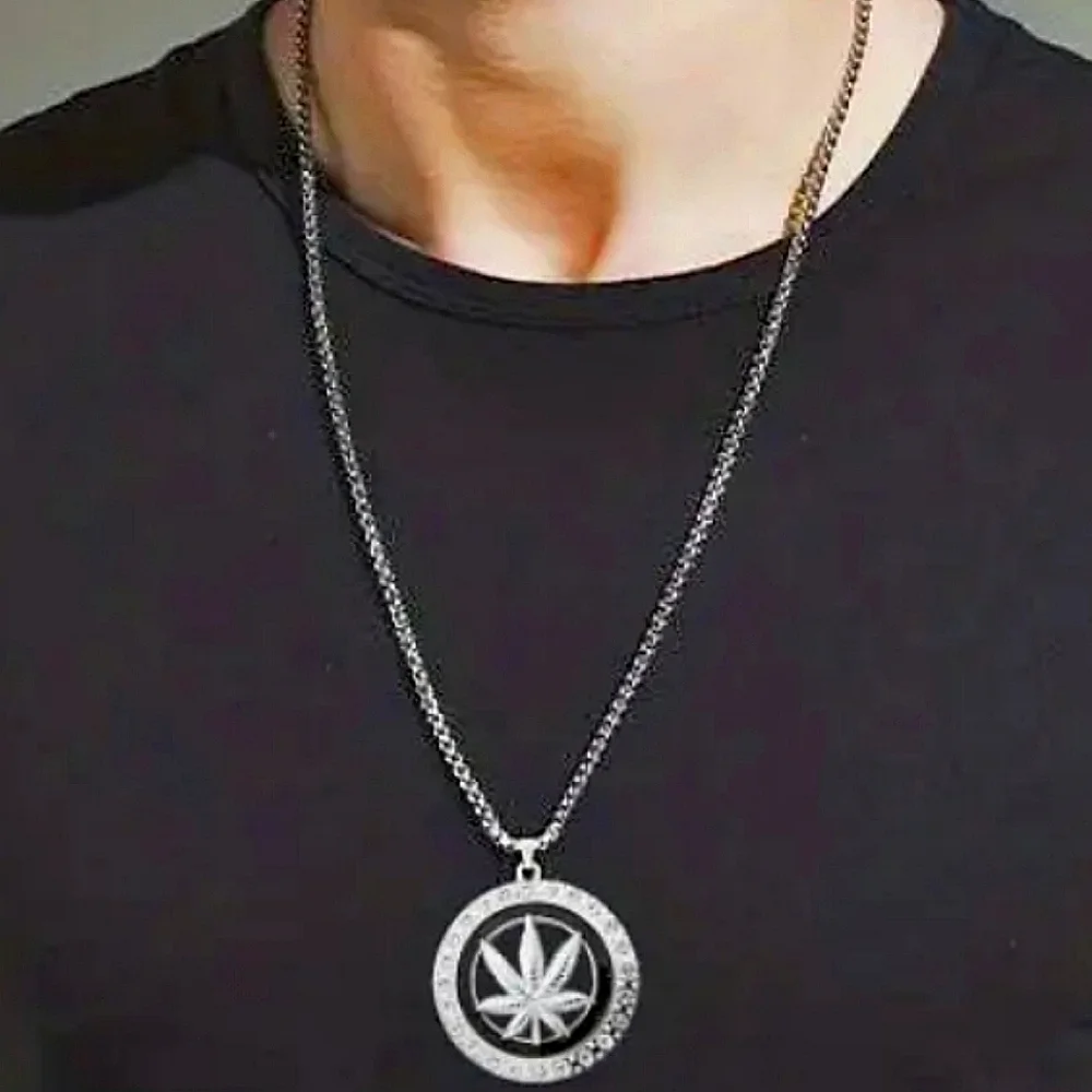 💖Men's Rhinestone Hollow Leaf Pendant Necklace